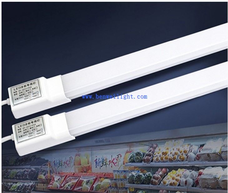 المشي في أضواء LED الفريزر