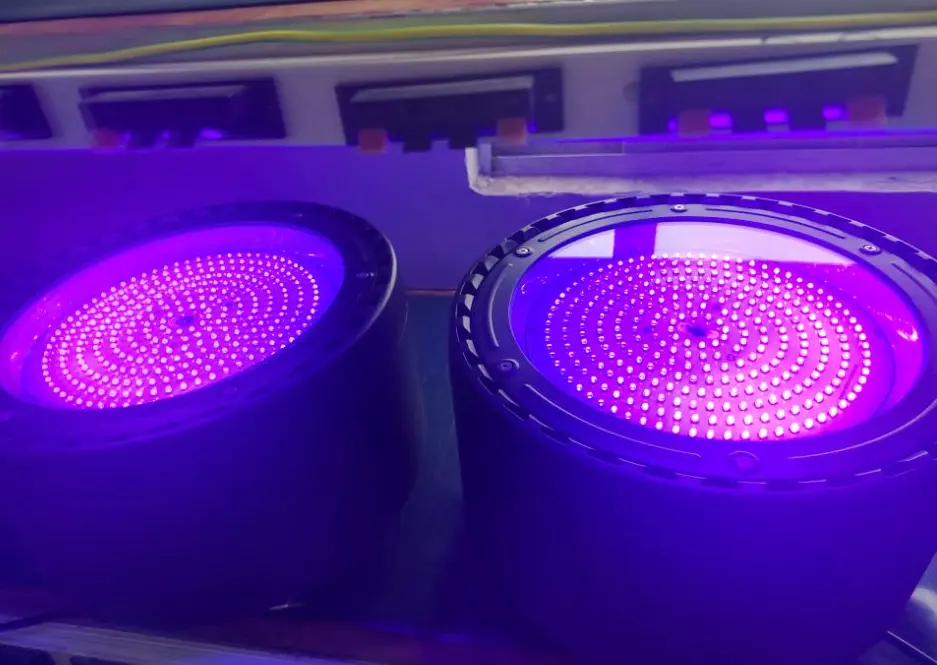 مصباح LED بالأشعة فوق البنفسجية للتفاعل الكيميائي الضوئي